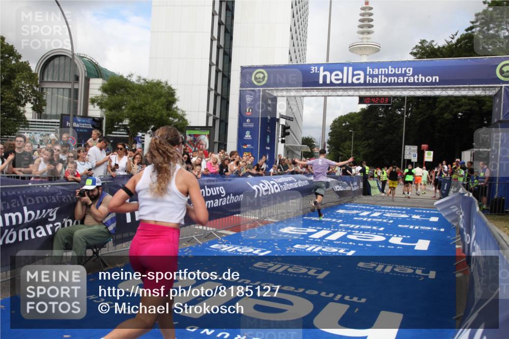 29.06.2025 - hella hamburg halbmarathon Michael Strokosch http://msf.ph/oto/8185127 29.06.2025 10:42:02 Ziel 1169, 5690, 6593, 7363, 8694, 12292, 13196, 15846, 16507, 17926, 18920, 19046 meine-sportfotos.de