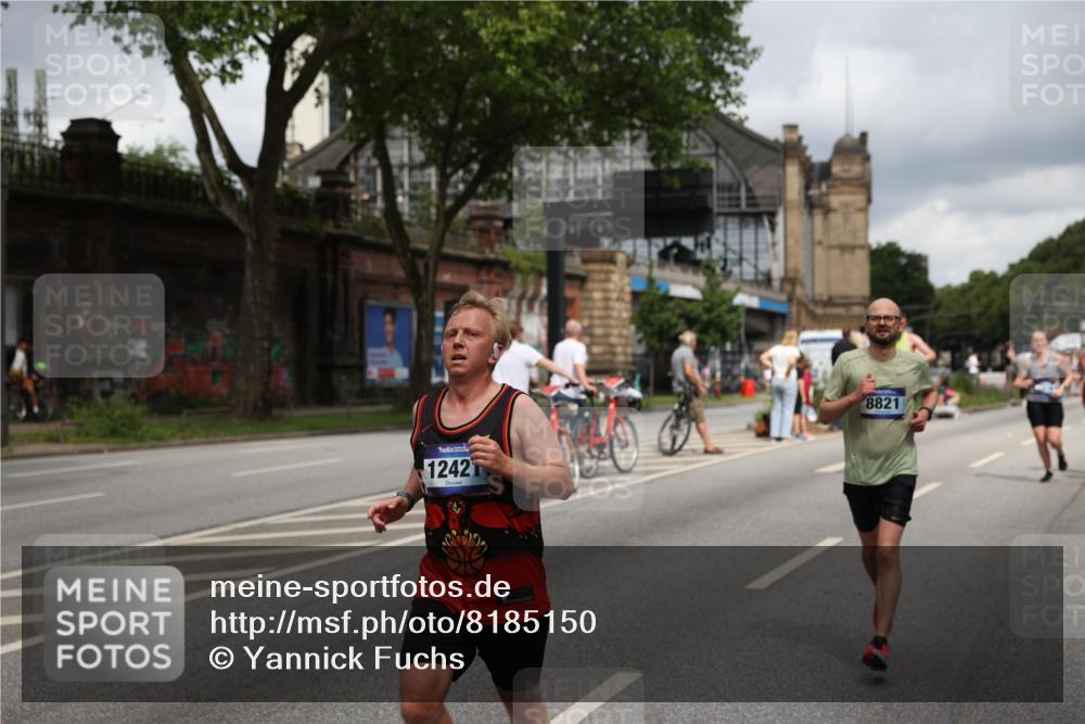 29.06.2025 - hella hamburg halbmarathon Yannick Fuchs http://msf.ph/oto/8185150 29.06.2025 10:43:32 20KM 1094, 1342, 1381, 1452, 1476, 2013, 2504, 2592, 2596, 2706, 2878, 2889, 2937, 3060, 4017, 4183, 4185, 4832, 5460, 5705, 6158, 7067, 7297, 7332, 8112, 8437, 8821, 9038, 9126, 9213, 9463, 9619, 9649, 9695, 9924, 9965, 10184, 10859, 11340, 11519, 11579, 11779, 11819, 11977, 12094, 12421, 12533, 12670, 13233, 13269, 13688, 13690, 14526, 15422, 15523, 15857, 16114, 16369, 16627, 16653, 16731, 16891, 17173, 17632, 17753, 18058, 18842, 18873, 18926, 19109 meine-sportfotos.de