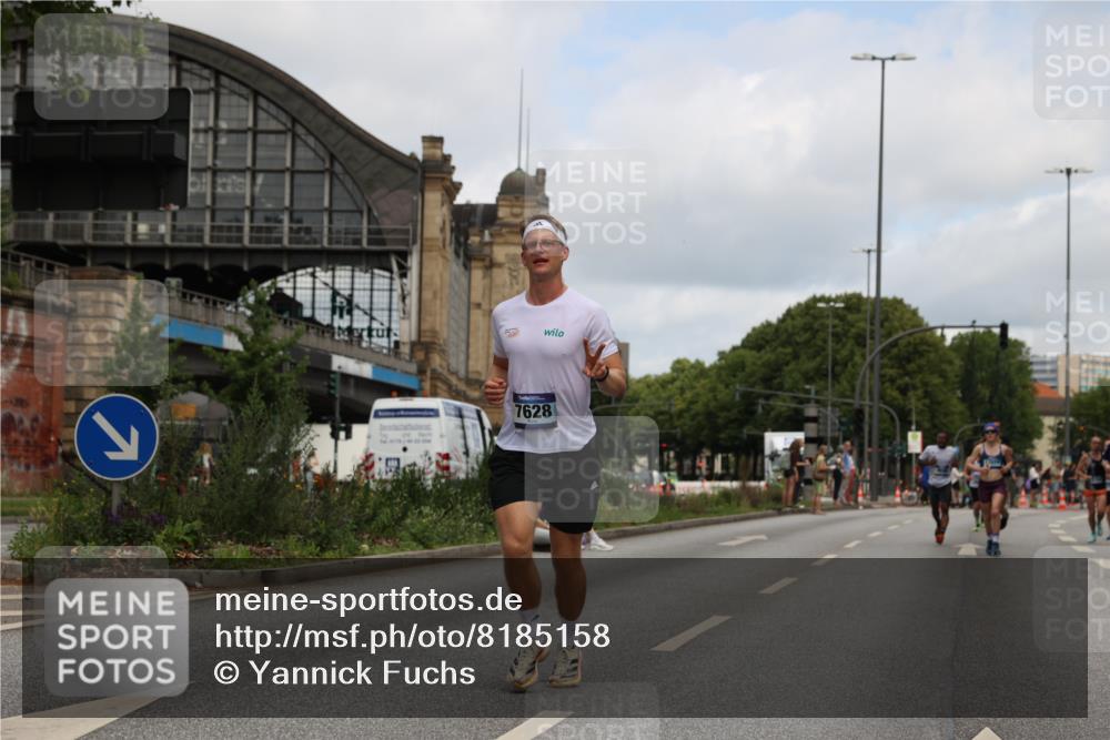 29.06.2025 - hella hamburg halbmarathon Yannick Fuchs http://msf.ph/oto/8185158 29.06.2025 10:29:24 20KM 1002, 4477, 5048, 5152, 6169, 6878, 7628, 7884, 7972, 8395, 8864, 9519, 9686, 11202, 11230, 11661, 14069, 14388, 15902, 16712, 17014, 18026, 18837, 19022 meine-sportfotos.de