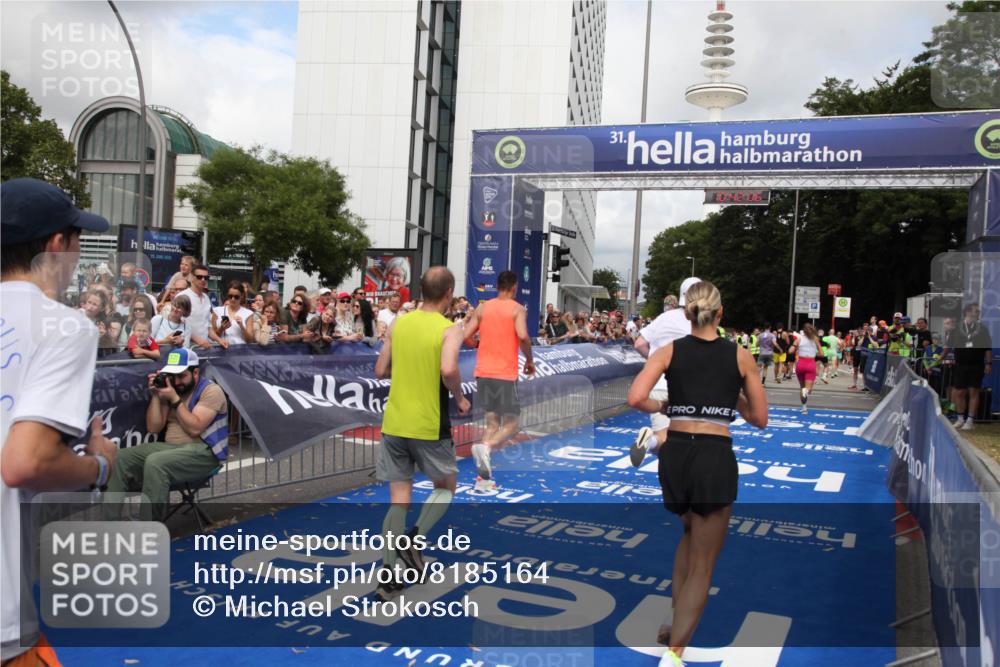 29.06.2025 - hella hamburg halbmarathon Michael Strokosch http://msf.ph/oto/8185164 29.06.2025 10:42:05 Ziel 5690, 6593, 7363, 8694, 11417, 12292, 13196, 15846, 16507, 17864, 17926, 18920, 19046 meine-sportfotos.de