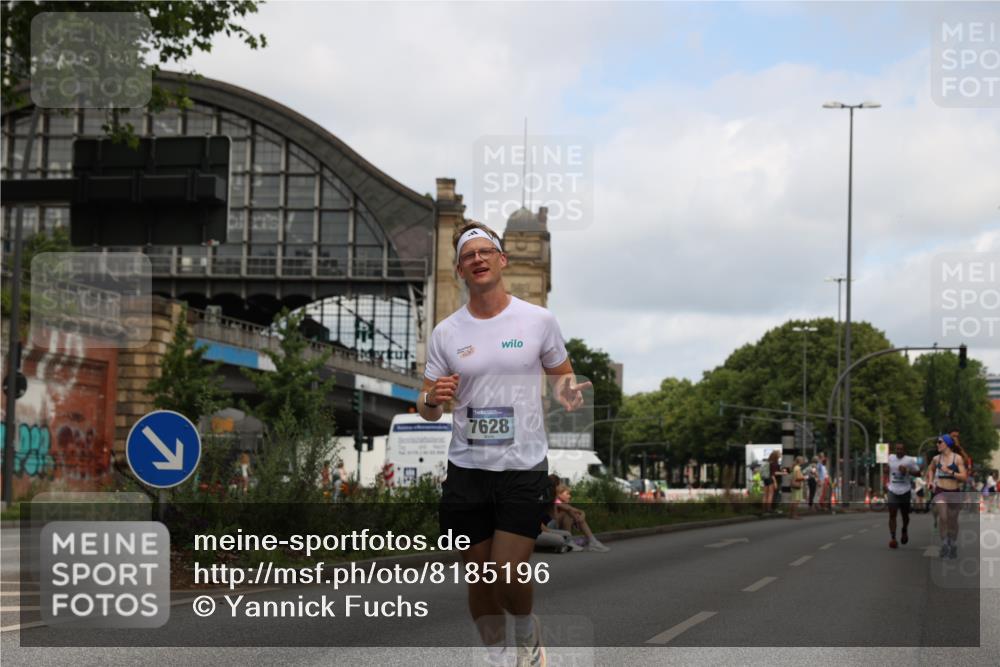 29.06.2025 - hella hamburg halbmarathon Yannick Fuchs http://msf.ph/oto/8185196 29.06.2025 10:29:25 20KM 1002, 1217, 4477, 5048, 5152, 6169, 6878, 7628, 7884, 7972, 8395, 8864, 9519, 9686, 11202, 11230, 11661, 12369, 14069, 14388, 16712, 17014, 18837, 19022 meine-sportfotos.de