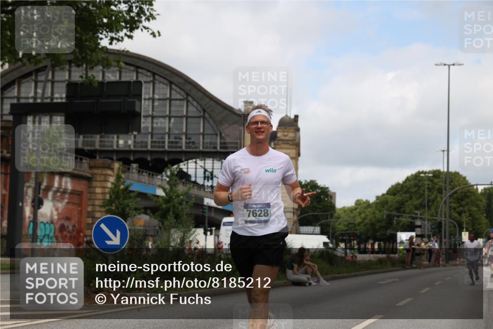 29.06.2025 - hella hamburg halbmarathon Yannick Fuchs http://msf.ph/oto/8185212 29.06.2025 10:29:25 20KM 1002, 1217, 4477, 5048, 5152, 6169, 6878, 7628, 7884, 7972, 8395, 8864, 9519, 9686, 11202, 11230, 11661, 12369, 14069, 14388, 16712, 17014, 18837, 19022 meine-sportfotos.de