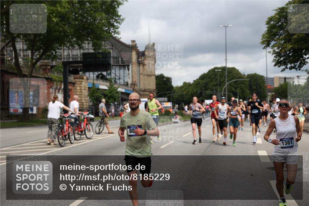 29.06.2025 - hella hamburg halbmarathon Yannick Fuchs http://msf.ph/oto/8185229 29.06.2025 10:43:33 20KM 1094, 1342, 1381, 1476, 2013, 2504, 2516, 2592, 2596, 2706, 2878, 2889, 2937, 3060, 3692, 4017, 4832, 5460, 5705, 6158, 7067, 7297, 7332, 8112, 8437, 8821, 9038, 9126, 9213, 9463, 9619, 9649, 9695, 9924, 9965, 10184, 10859, 11340, 11519, 11579, 11779, 11819, 11977, 12094, 12421, 12533, 12670, 13233, 13269, 13688, 13690, 14526, 15422, 15523, 16114, 16369, 16627, 16653, 16731, 16891, 17173, 17632, 17753, 18058, 18842, 18926, 19109 meine-sportfotos.de