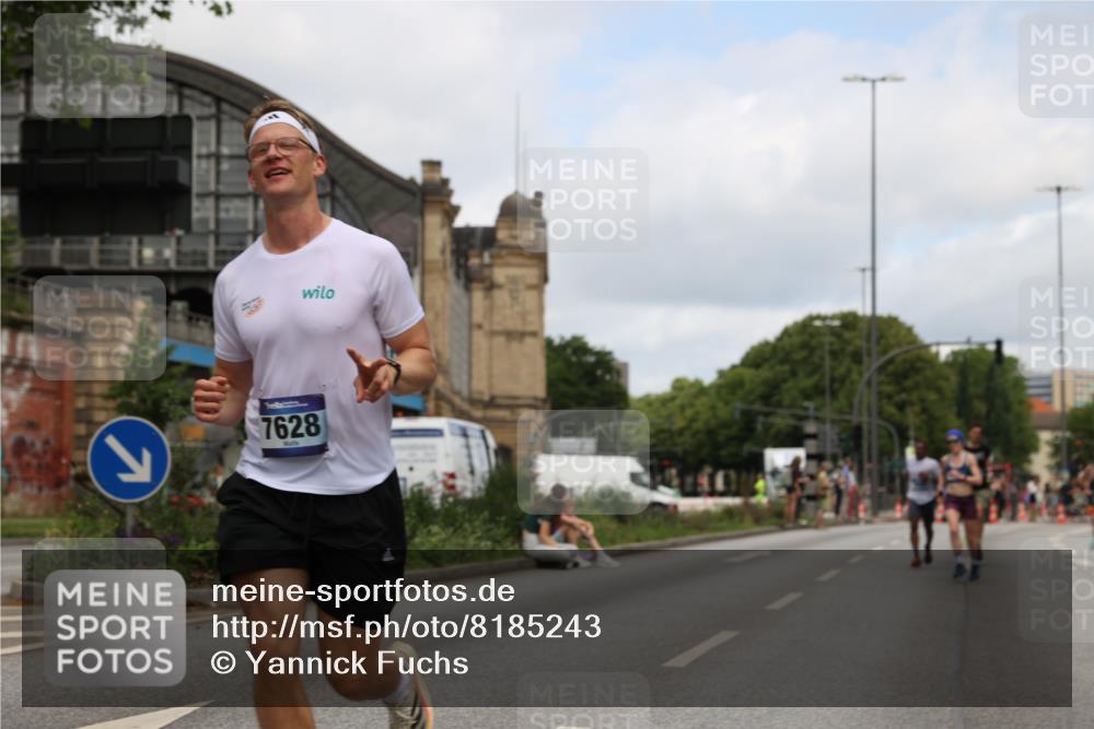29.06.2025 - hella hamburg halbmarathon Yannick Fuchs http://msf.ph/oto/8185243 29.06.2025 10:29:25 20KM 1002, 1217, 4477, 5048, 5152, 6169, 6878, 7628, 7884, 7972, 8395, 8864, 9519, 9686, 11202, 11230, 11661, 12369, 14069, 14388, 16712, 17014, 18837, 19022 meine-sportfotos.de