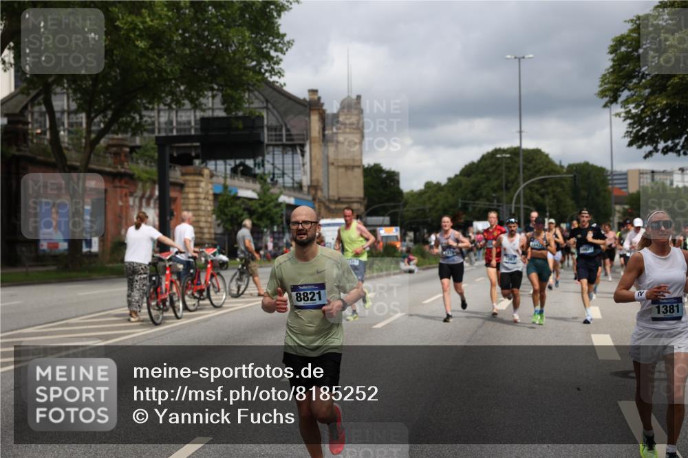 29.06.2025 - hella hamburg halbmarathon Yannick Fuchs http://msf.ph/oto/8185252 29.06.2025 10:43:33 20KM 1094, 1342, 1381, 1476, 2013, 2504, 2516, 2592, 2596, 2706, 2878, 2889, 2937, 3060, 3692, 4017, 4832, 5460, 5705, 6158, 7067, 7297, 7332, 8112, 8437, 8821, 9038, 9126, 9213, 9463, 9619, 9649, 9695, 9924, 9965, 10184, 10859, 11340, 11519, 11579, 11779, 11819, 11977, 12094, 12421, 12533, 12670, 13233, 13269, 13688, 13690, 14526, 15422, 15523, 16114, 16369, 16627, 16653, 16731, 16891, 17173, 17632, 17753, 18058, 18842, 18926, 19109 meine-sportfotos.de