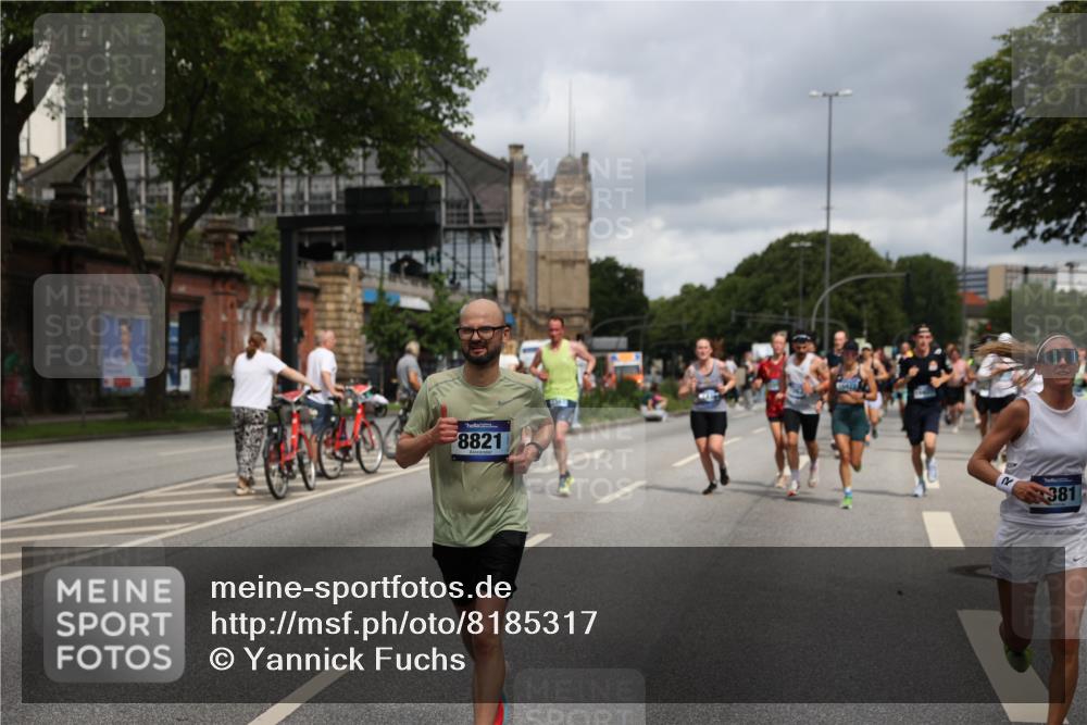 29.06.2025 - hella hamburg halbmarathon Yannick Fuchs http://msf.ph/oto/8185317 29.06.2025 10:43:33 20KM 1094, 1342, 1381, 1476, 2013, 2504, 2516, 2592, 2596, 2706, 2878, 2889, 2937, 3060, 3692, 4017, 4832, 5460, 5705, 6158, 7067, 7297, 7332, 8112, 8437, 8821, 9038, 9126, 9213, 9463, 9619, 9649, 9695, 9924, 9965, 10184, 10859, 11340, 11519, 11579, 11779, 11819, 11977, 12094, 12421, 12533, 12670, 13233, 13269, 13688, 13690, 14526, 15422, 15523, 16114, 16369, 16627, 16653, 16731, 16891, 17173, 17632, 17753, 18058, 18842, 18926, 19109 meine-sportfotos.de