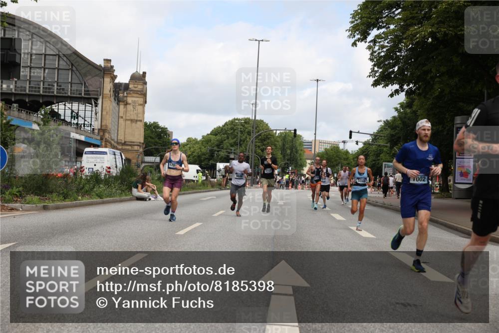 29.06.2025 - hella hamburg halbmarathon Yannick Fuchs http://msf.ph/oto/8185398 29.06.2025 10:29:28 20KM 1002, 1217, 4477, 5048, 5152, 6169, 6878, 7628, 7972, 8395, 8864, 9686, 11230, 11661, 12369, 14069, 14388, 14603, 15991, 16712, 17014, 18419, 18837, 19022 meine-sportfotos.de