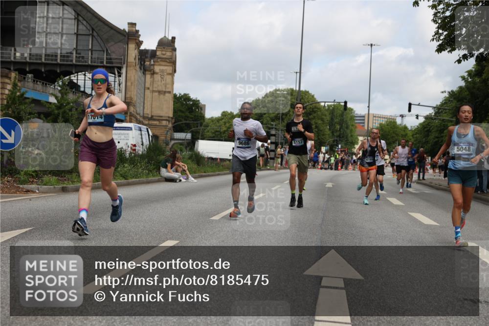 29.06.2025 - hella hamburg halbmarathon Yannick Fuchs http://msf.ph/oto/8185475 29.06.2025 10:29:29 20KM 1002, 1217, 4477, 5048, 5152, 6169, 6878, 7628, 7972, 8395, 8864, 9686, 11230, 11661, 12369, 14069, 14388, 14603, 15991, 16712, 17014, 18419, 18837, 19022 meine-sportfotos.de