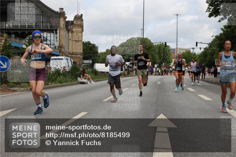29.06.2025 - hella hamburg halbmarathon Yannick Fuchs http://msf.ph/oto/8185499 29.06.2025 10:29:30 20KM 1002, 1217, 4477, 5048, 5152, 6169, 6878, 7628, 7972, 8395, 8864, 9686, 11661, 12369, 14069, 14388, 14603, 15991, 16140, 16712, 17014, 18419, 18837, 19022 meine-sportfotos.de