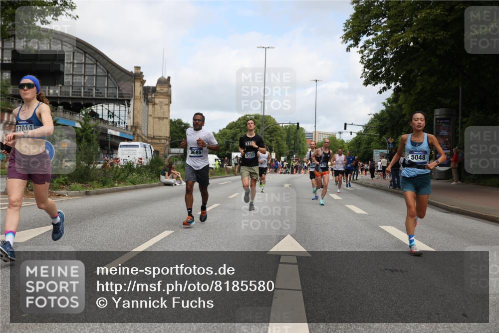 29.06.2025 - hella hamburg halbmarathon Yannick Fuchs http://msf.ph/oto/8185580 29.06.2025 10:29:30 20KM 1002, 1217, 4477, 5048, 5152, 6169, 6878, 7628, 7972, 8395, 8864, 9686, 11661, 12369, 14069, 14388, 14603, 15991, 16140, 16712, 17014, 18419, 18837, 19022 meine-sportfotos.de