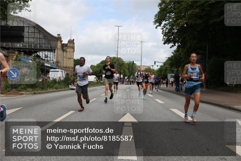 29.06.2025 - hella hamburg halbmarathon Yannick Fuchs http://msf.ph/oto/8185587 29.06.2025 10:29:30 20KM 1002, 1217, 4477, 5048, 5152, 6169, 6878, 7628, 7972, 8395, 8864, 9686, 11661, 12369, 14069, 14388, 14603, 15991, 16140, 16712, 17014, 18419, 18837, 19022 meine-sportfotos.de