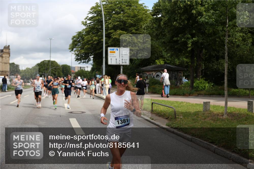 29.06.2025 - hella hamburg halbmarathon Yannick Fuchs http://msf.ph/oto/8185641 29.06.2025 10:43:34 20KM 1094, 1342, 1381, 1476, 2013, 2504, 2516, 2592, 2596, 2706, 2878, 2889, 2937, 3060, 3692, 4017, 4832, 5460, 5705, 6158, 7067, 7297, 7332, 8112, 8437, 8821, 9038, 9126, 9200, 9213, 9463, 9619, 9649, 9695, 9924, 9965, 10184, 10859, 11340, 11519, 11579, 11779, 11819, 11977, 12035, 12094, 12421, 12533, 12670, 13233, 13269, 13688, 13690, 14526, 15422, 15523, 16114, 16369, 16627, 16653, 16731, 16891, 17173, 17632, 17753, 18058, 18842, 18926, 19109 meine-sportfotos.de