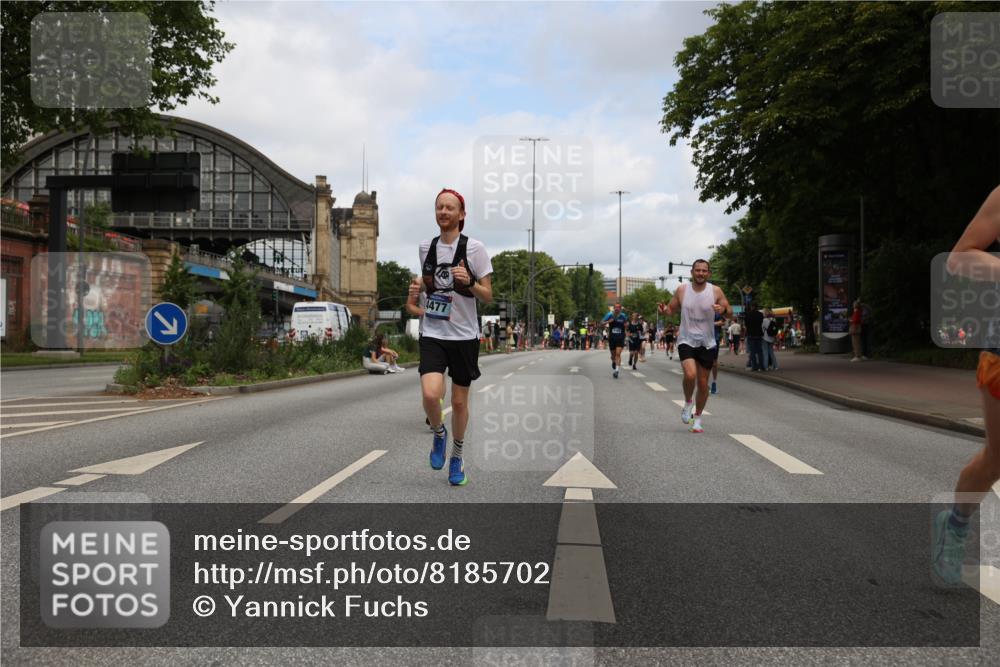 29.06.2025 - hella hamburg halbmarathon Yannick Fuchs http://msf.ph/oto/8185702 29.06.2025 10:29:33 20KM 1002, 1217, 1562, 4477, 5048, 5152, 6169, 6878, 7628, 7972, 8395, 8864, 9686, 11661, 12204, 12369, 14069, 14388, 14603, 15991, 16140, 16712, 16963, 17014, 18419, 19022 meine-sportfotos.de