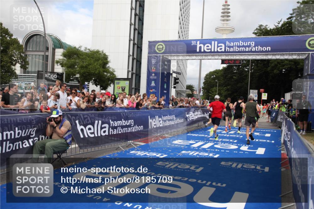 29.06.2025 - hella hamburg halbmarathon Michael Strokosch http://msf.ph/oto/8185709 29.06.2025 10:42:09 Ziel 1441, 5690, 6593, 10216, 11417, 12098, 12292, 13196, 15846, 16677, 17864, 17926, 18920, 19046 meine-sportfotos.de