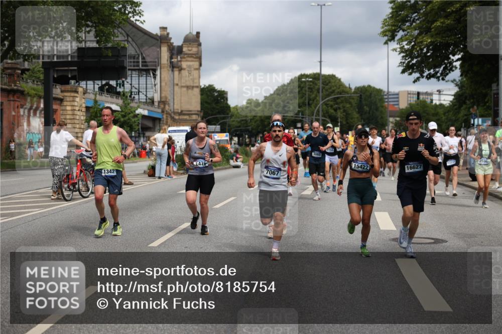 29.06.2025 - hella hamburg halbmarathon Yannick Fuchs http://msf.ph/oto/8185754 29.06.2025 10:43:35 20KM 1094, 1342, 1381, 1476, 2013, 2504, 2516, 2592, 2596, 2706, 2878, 2889, 2937, 3060, 3692, 4017, 4832, 5460, 5705, 6158, 7067, 7297, 7332, 8112, 8437, 8821, 9038, 9126, 9200, 9213, 9463, 9619, 9649, 9695, 9924, 9965, 10184, 11340, 11519, 11579, 11779, 11819, 11977, 12035, 12094, 12271, 12421, 12670, 13233, 13688, 13690, 14526, 15422, 15523, 16114, 16369, 16627, 16653, 16731, 16891, 17173, 17632, 17753, 18058, 18842, 18926, 19109 meine-sportfotos.de