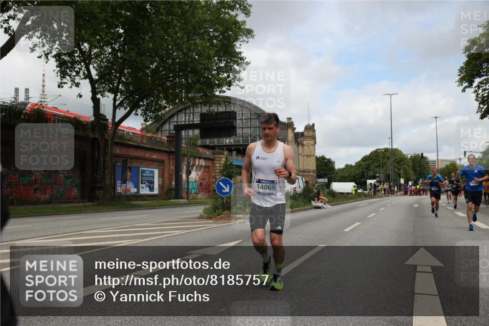 29.06.2025 - hella hamburg halbmarathon Yannick Fuchs http://msf.ph/oto/8185757 29.06.2025 10:29:35 20KM 1002, 1217, 1562, 4477, 5048, 5152, 6169, 6878, 7628, 7972, 8395, 8864, 9686, 12204, 12369, 14069, 14388, 14603, 14952, 15991, 16140, 16712, 16963, 17014, 18419, 19022 meine-sportfotos.de