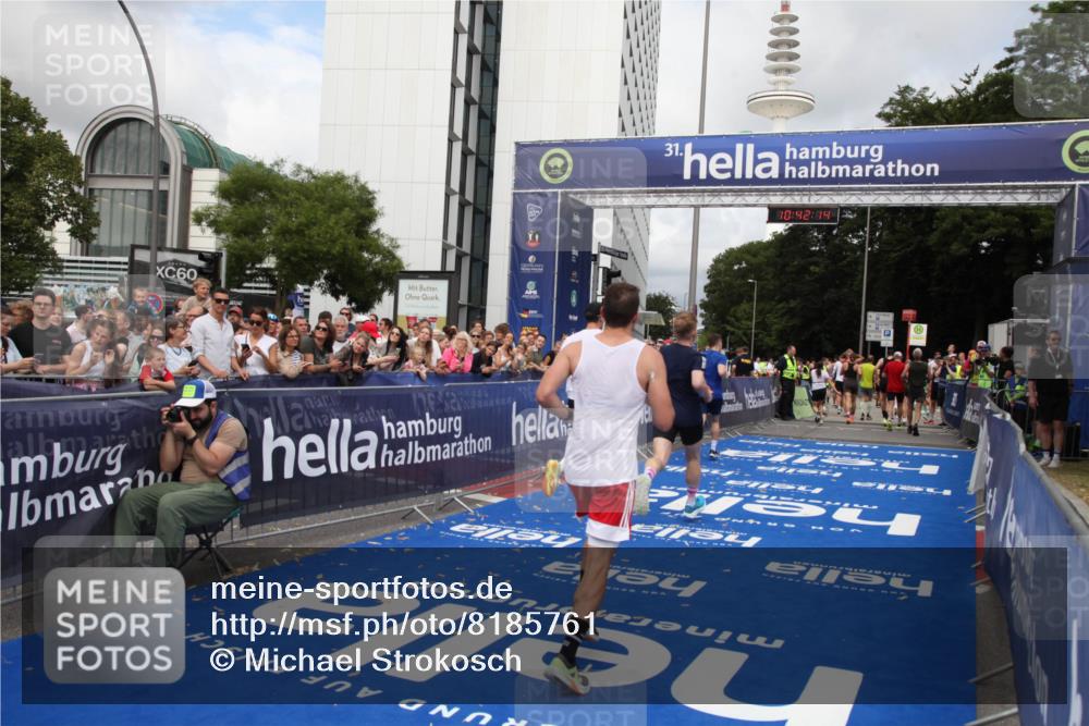 29.06.2025 - hella hamburg halbmarathon Michael Strokosch http://msf.ph/oto/8185761 29.06.2025 10:42:12 Ziel 1441, 5682, 7765, 10216, 11417, 12098, 16677, 17363, 17864, 18772 meine-sportfotos.de