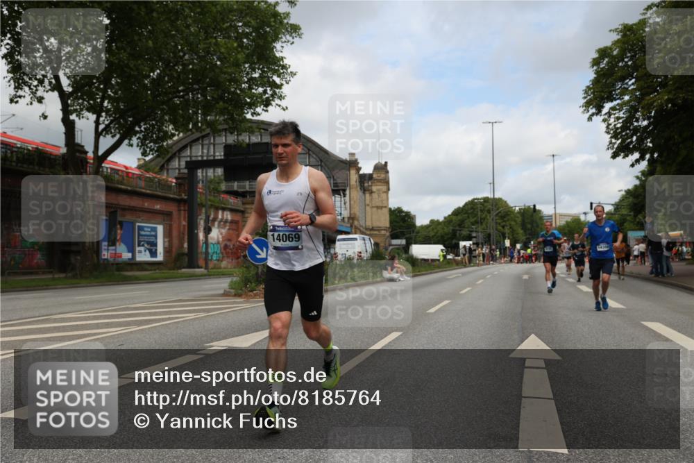 29.06.2025 - hella hamburg halbmarathon Yannick Fuchs http://msf.ph/oto/8185764 29.06.2025 10:29:35 20KM 1002, 1217, 1562, 4477, 5048, 5152, 6169, 6878, 7628, 7972, 8395, 8864, 9686, 12204, 12369, 14069, 14388, 14603, 14952, 15991, 16140, 16712, 16963, 17014, 18419, 19022 meine-sportfotos.de