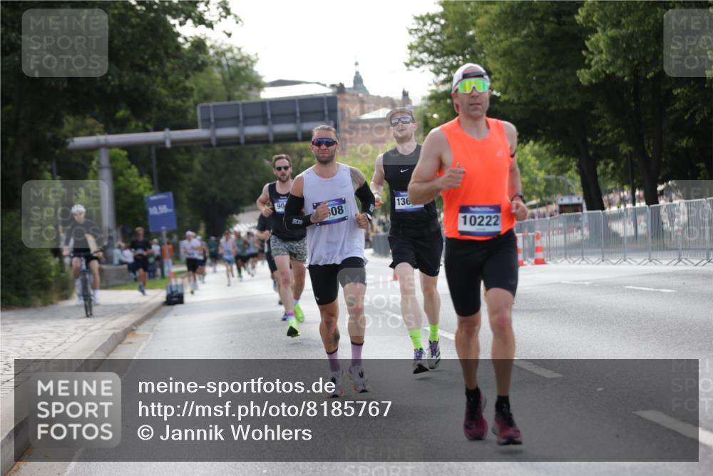 29.06.2025 - hella hamburg halbmarathon Jannik Wohlers http://msf.ph/oto/8185767 29.06.2025 09:43:36 Lombardsbrücke 1122, 1953, 2483, 3189, 3379, 5308, 7231, 8376, 9047, 10222, 11150, 13383, 13606, 17040, 18832 meine-sportfotos.de