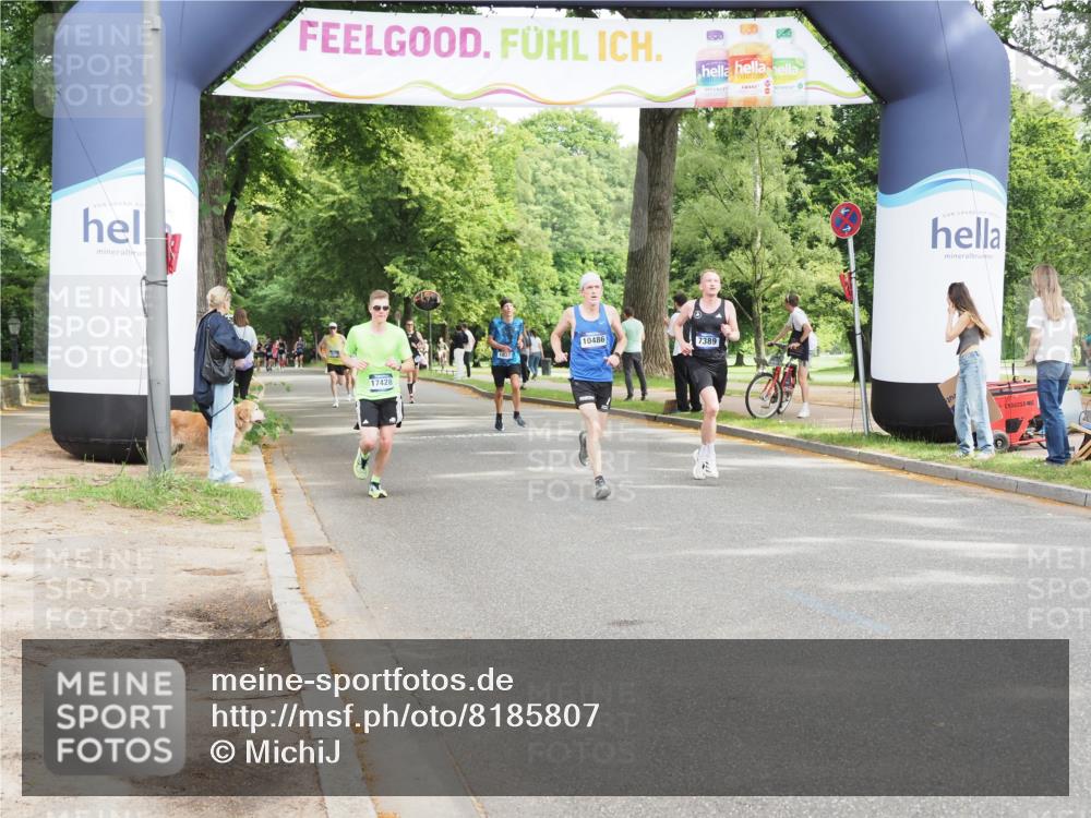 29.06.2025 - hella hamburg halbmarathon MichiJ http://msf.ph/oto/8185807 29.06.2025 10:18:41 Zwischen KM18-KM19 7389, 8473, 17374 meine-sportfotos.de