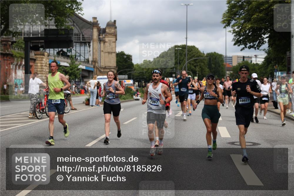 29.06.2025 - hella hamburg halbmarathon Yannick Fuchs http://msf.ph/oto/8185826 29.06.2025 10:43:35 20KM 1094, 1342, 1381, 1476, 2013, 2504, 2516, 2592, 2596, 2706, 2878, 2889, 2937, 3060, 3692, 4017, 4832, 5460, 5705, 6158, 7067, 7297, 7332, 8112, 8437, 8821, 9038, 9126, 9200, 9213, 9463, 9619, 9649, 9695, 9924, 9965, 10184, 11340, 11519, 11579, 11779, 11819, 11977, 12035, 12094, 12271, 12421, 12670, 13233, 13688, 13690, 14526, 15422, 15523, 16114, 16369, 16627, 16653, 16731, 16891, 17173, 17632, 17753, 18058, 18842, 18926, 19109 meine-sportfotos.de