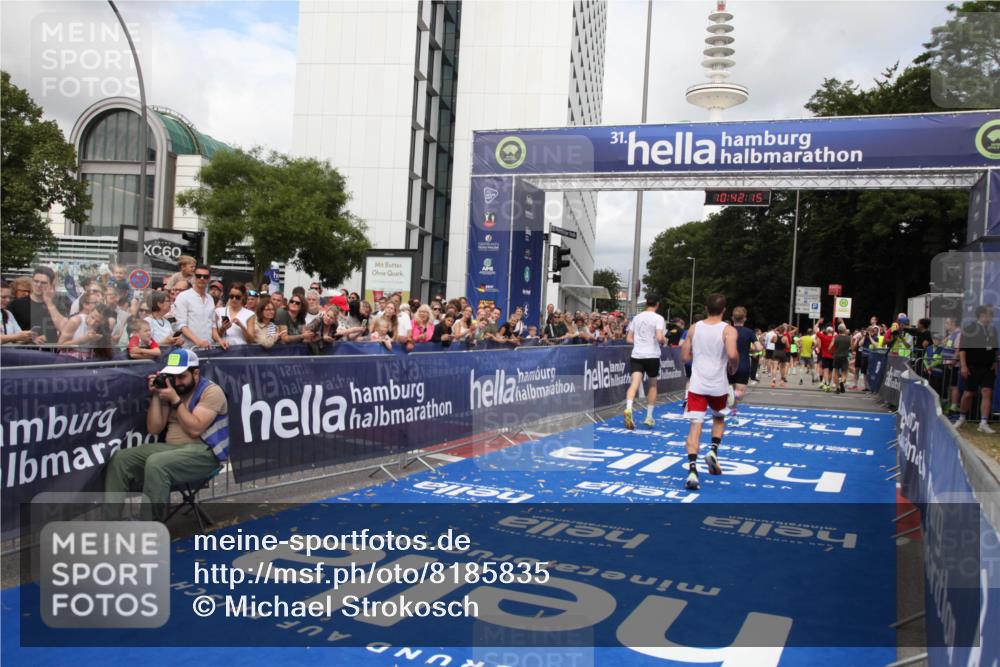 29.06.2025 - hella hamburg halbmarathon Michael Strokosch http://msf.ph/oto/8185835 29.06.2025 10:42:13 Ziel 1441, 5682, 7765, 10216, 12098, 16626, 16677, 17363, 18772, 18802 meine-sportfotos.de