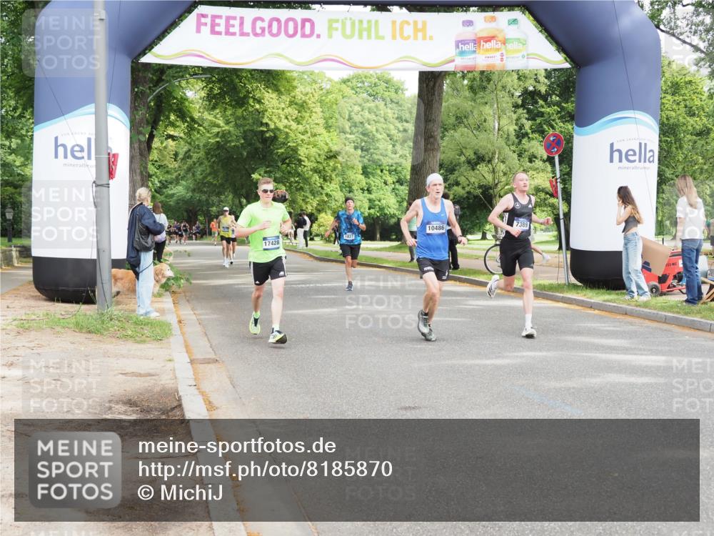 29.06.2025 - hella hamburg halbmarathon MichiJ http://msf.ph/oto/8185870 29.06.2025 10:18:42 Zwischen KM18-KM19 7389, 8473, 17374 meine-sportfotos.de