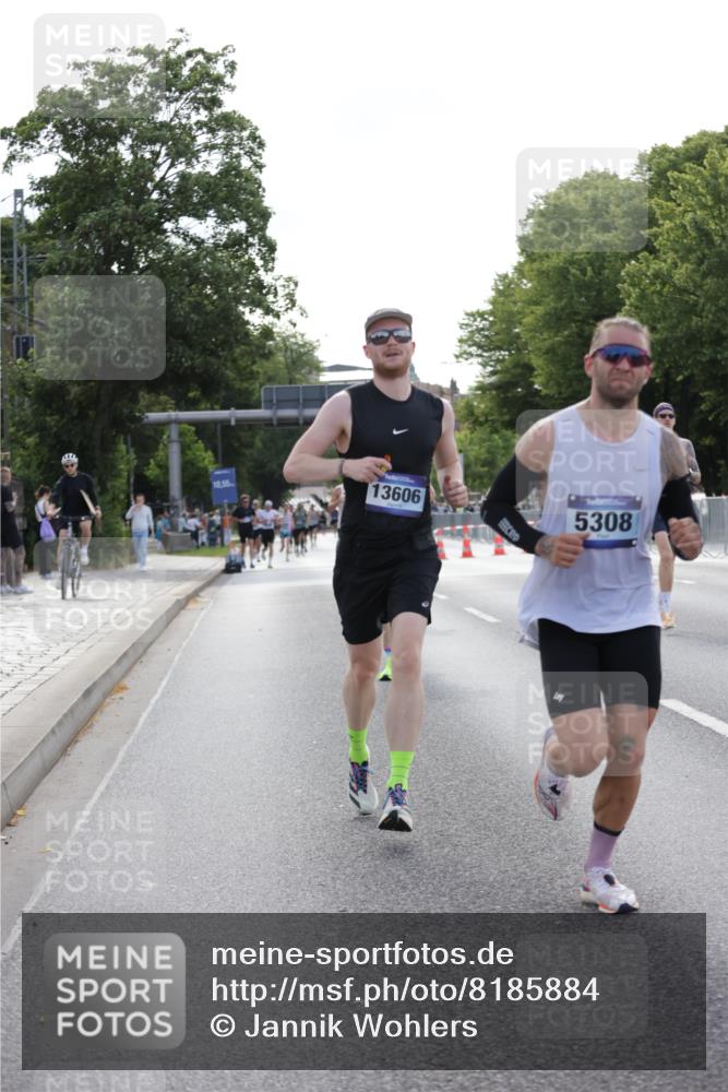 29.06.2025 - hella hamburg halbmarathon Jannik Wohlers http://msf.ph/oto/8185884 29.06.2025 09:43:39 Lombardsbrücke 1122, 1953, 2483, 3189, 3379, 5308, 7231, 8376, 9047, 10222, 10655, 11150, 13383, 13606 meine-sportfotos.de