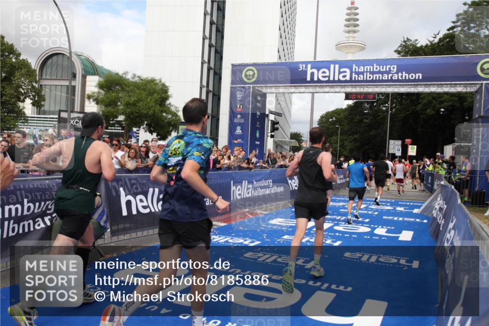 29.06.2025 - hella hamburg halbmarathon Michael Strokosch http://msf.ph/oto/8185886 29.06.2025 10:42:17 Ziel 1441, 1903, 5682, 7765, 7865, 9365, 13709, 14811, 14899, 16626, 16660, 17182, 17363, 18772, 18802 meine-sportfotos.de