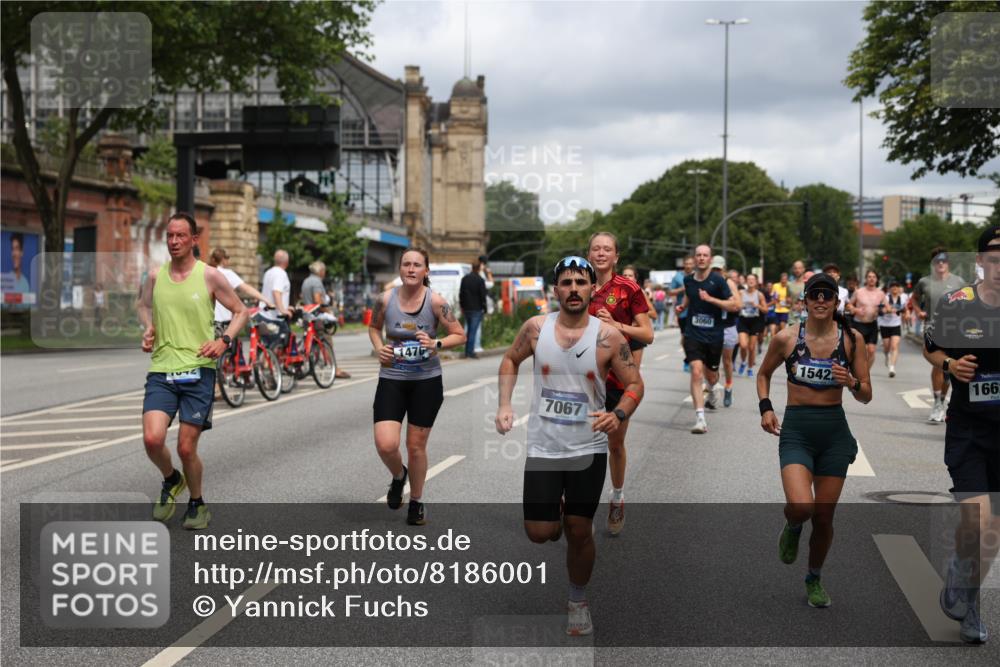29.06.2025 - hella hamburg halbmarathon Yannick Fuchs http://msf.ph/oto/8186001 29.06.2025 10:43:36 20KM 1094, 1342, 1381, 1476, 2013, 2504, 2516, 2592, 2596, 2706, 2878, 2889, 2937, 3060, 3692, 4017, 4832, 5460, 5705, 6158, 7067, 7297, 7332, 8112, 8437, 8821, 9038, 9126, 9200, 9213, 9463, 9619, 9649, 9695, 9924, 9965, 10184, 11340, 11519, 11579, 11779, 11819, 11977, 12035, 12094, 12271, 12421, 12670, 13233, 13688, 13690, 14526, 15422, 15523, 16114, 16627, 16653, 16731, 16891, 17173, 17753, 18058, 18842, 18926, 19109 meine-sportfotos.de