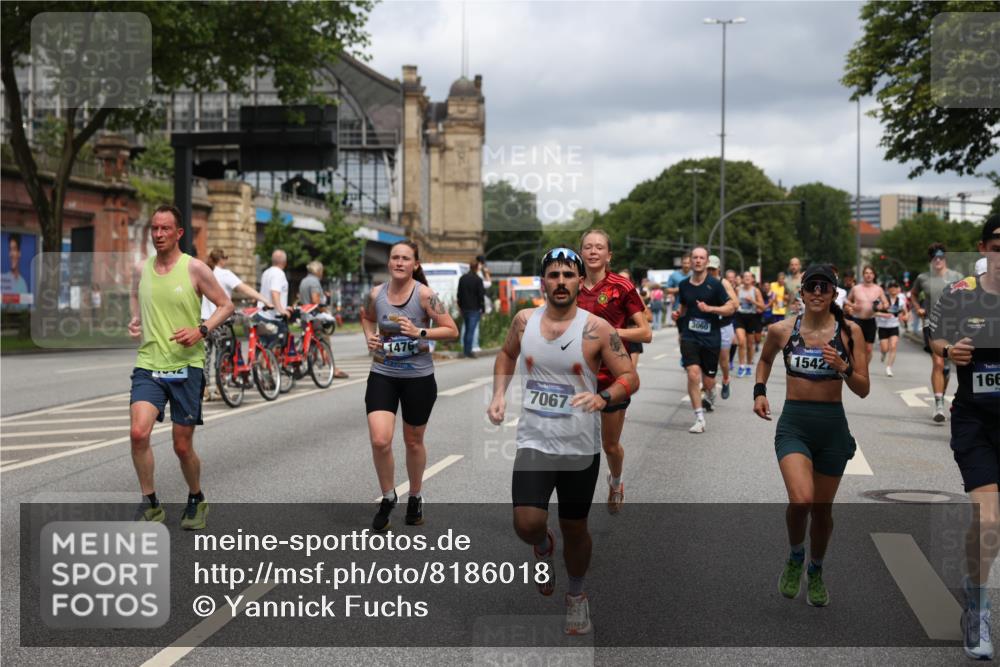 29.06.2025 - hella hamburg halbmarathon Yannick Fuchs http://msf.ph/oto/8186018 29.06.2025 10:43:36 20KM 1094, 1342, 1381, 1476, 2013, 2504, 2516, 2592, 2596, 2706, 2878, 2889, 2937, 3060, 3692, 4017, 4832, 5460, 5705, 6158, 7067, 7297, 7332, 8112, 8437, 8821, 9038, 9126, 9200, 9213, 9463, 9619, 9649, 9695, 9924, 9965, 10184, 11340, 11519, 11579, 11779, 11819, 11977, 12035, 12094, 12271, 12421, 12670, 13233, 13688, 13690, 14526, 15422, 15523, 16114, 16627, 16653, 16731, 16891, 17173, 17753, 18058, 18842, 18926, 19109 meine-sportfotos.de