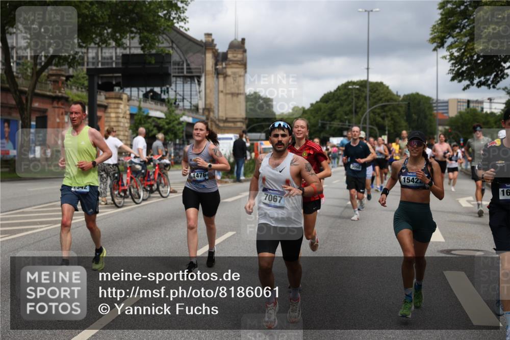 29.06.2025 - hella hamburg halbmarathon Yannick Fuchs http://msf.ph/oto/8186061 29.06.2025 10:43:36 20KM 1094, 1342, 1381, 1476, 2013, 2504, 2516, 2592, 2596, 2706, 2878, 2889, 2937, 3060, 3692, 4017, 4832, 5460, 5705, 6158, 7067, 7297, 7332, 8112, 8437, 8821, 9038, 9126, 9200, 9213, 9463, 9619, 9649, 9695, 9924, 9965, 10184, 11340, 11519, 11579, 11779, 11819, 11977, 12035, 12094, 12271, 12421, 12670, 13233, 13688, 13690, 14526, 15422, 15523, 16114, 16627, 16653, 16731, 16891, 17173, 17753, 18058, 18842, 18926, 19109 meine-sportfotos.de