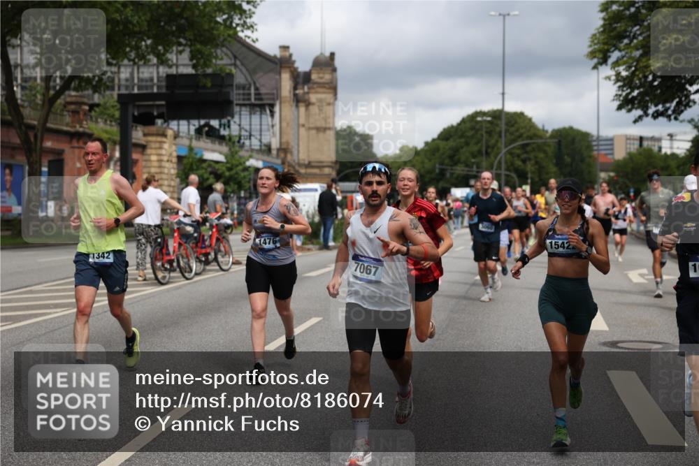 29.06.2025 - hella hamburg halbmarathon Yannick Fuchs http://msf.ph/oto/8186074 29.06.2025 10:43:36 20KM 1094, 1342, 1381, 1476, 2013, 2504, 2516, 2592, 2596, 2706, 2878, 2889, 2937, 3060, 3692, 4017, 4832, 5460, 5705, 6158, 7067, 7297, 7332, 8112, 8437, 8821, 9038, 9126, 9200, 9213, 9463, 9619, 9649, 9695, 9924, 9965, 10184, 11340, 11519, 11579, 11779, 11819, 11977, 12035, 12094, 12271, 12421, 12670, 13233, 13688, 13690, 14526, 15422, 15523, 16114, 16627, 16653, 16731, 16891, 17173, 17753, 18058, 18842, 18926, 19109 meine-sportfotos.de
