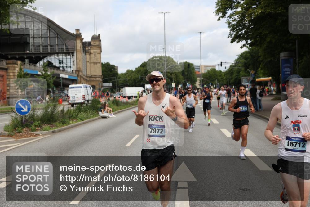 29.06.2025 - hella hamburg halbmarathon Yannick Fuchs http://msf.ph/oto/8186104 29.06.2025 10:29:44 20KM 1217, 1562, 5269, 5554, 7466, 7867, 7972, 8395, 8864, 8901, 10771, 12204, 12369, 14069, 14388, 14603, 14629, 14952, 15390, 15391, 15991, 16140, 16177, 16712, 16811, 16963, 16964, 17643, 18183, 18220, 18419, 19022 meine-sportfotos.de