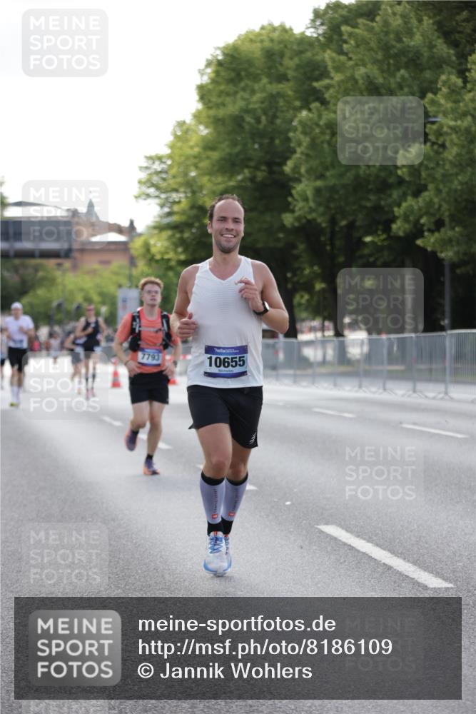 29.06.2025 - hella hamburg halbmarathon Jannik Wohlers http://msf.ph/oto/8186109 29.06.2025 09:43:44 Lombardsbrücke 1122, 1953, 2483, 3379, 5308, 7231, 7793, 8376, 9047, 10222, 10655, 13383, 13606 meine-sportfotos.de