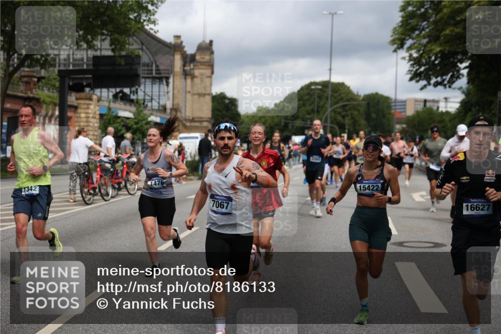 29.06.2025 - hella hamburg halbmarathon Yannick Fuchs http://msf.ph/oto/8186133 29.06.2025 10:43:36 20KM 1094, 1342, 1381, 1476, 2013, 2504, 2516, 2592, 2596, 2706, 2878, 2889, 2937, 3060, 3692, 4017, 4832, 5460, 5705, 6158, 7067, 7297, 7332, 8112, 8437, 8821, 9038, 9126, 9200, 9213, 9463, 9619, 9649, 9695, 9924, 9965, 10184, 11340, 11519, 11579, 11779, 11819, 11977, 12035, 12094, 12271, 12421, 12670, 13233, 13688, 13690, 14526, 15422, 15523, 16114, 16627, 16653, 16731, 16891, 17173, 17753, 18058, 18842, 18926, 19109 meine-sportfotos.de