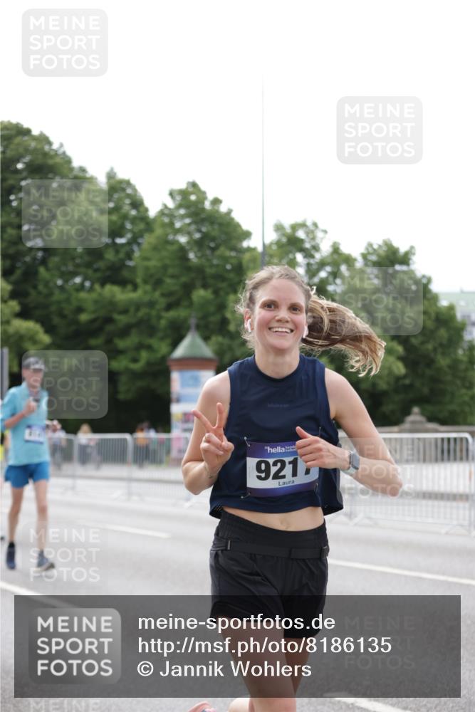 29.06.2025 - hella hamburg halbmarathon Jannik Wohlers http://msf.ph/oto/8186135 29.06.2025 10:23:34 Lombardsbrücke 1444, 1545, 2489, 3013, 3185, 4122, 4597, 4990, 5039, 5055, 5258, 5260, 5358, 5661, 5954, 7013, 7426, 8141, 8149, 8502, 8717, 9217, 9603, 11044, 11306, 11347, 11415, 11454, 13149, 15352, 15739, 15853, 17385, 17414, 17513, 17595, 18091, 18210, 18314, 18745, 18998, 19017 meine-sportfotos.de
