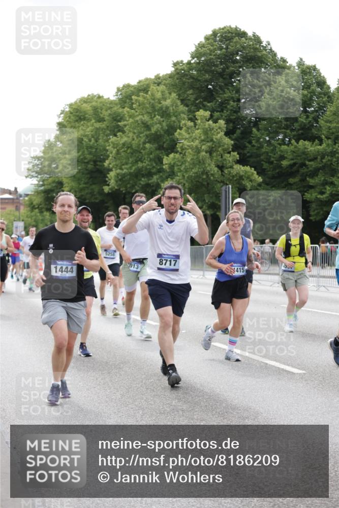 29.06.2025 - hella hamburg halbmarathon Jannik Wohlers http://msf.ph/oto/8186209 29.06.2025 10:23:35 Lombardsbrücke 1389, 1444, 1545, 2489, 3013, 3185, 4122, 4597, 4990, 5039, 5055, 5258, 5260, 5358, 5661, 5954, 7013, 7426, 8141, 8149, 8502, 8717, 9217, 9603, 11044, 11306, 11347, 11415, 11454, 13149, 15352, 17414, 17513, 17595, 18091, 18210, 18314, 18745, 18998, 19017 meine-sportfotos.de