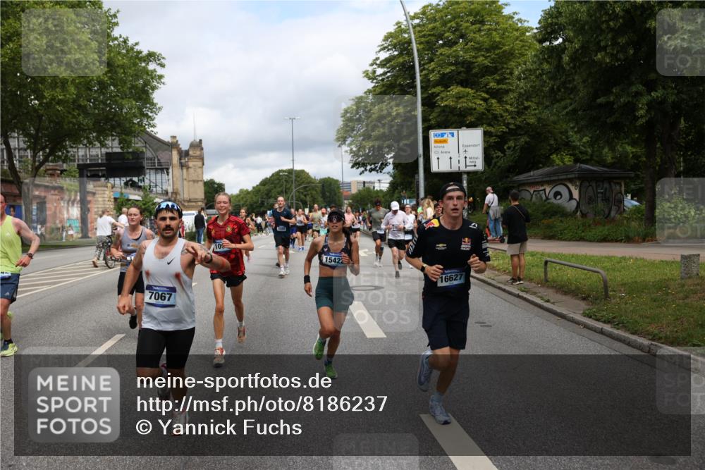 29.06.2025 - hella hamburg halbmarathon Yannick Fuchs http://msf.ph/oto/8186237 29.06.2025 10:43:36 20KM 1094, 1342, 1381, 1476, 2013, 2504, 2516, 2592, 2596, 2706, 2878, 2889, 2937, 3060, 3692, 4017, 4832, 5460, 5705, 6158, 7067, 7297, 7332, 8112, 8437, 8821, 9038, 9126, 9200, 9213, 9463, 9619, 9649, 9695, 9924, 9965, 10184, 11340, 11519, 11579, 11779, 11819, 11977, 12035, 12094, 12271, 12421, 12670, 13233, 13688, 13690, 14526, 15422, 15523, 16114, 16627, 16653, 16731, 16891, 17173, 17753, 18058, 18842, 18926, 19109 meine-sportfotos.de