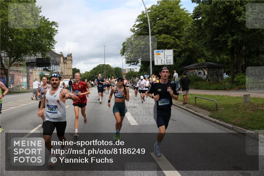 29.06.2025 - hella hamburg halbmarathon Yannick Fuchs http://msf.ph/oto/8186249 29.06.2025 10:43:36 20KM 1094, 1342, 1381, 1476, 2013, 2504, 2516, 2592, 2596, 2706, 2878, 2889, 2937, 3060, 3692, 4017, 4832, 5460, 5705, 6158, 7067, 7297, 7332, 8112, 8437, 8821, 9038, 9126, 9200, 9213, 9463, 9619, 9649, 9695, 9924, 9965, 10184, 11340, 11519, 11579, 11779, 11819, 11977, 12035, 12094, 12271, 12421, 12670, 13233, 13688, 13690, 14526, 15422, 15523, 16114, 16627, 16653, 16731, 16891, 17173, 17753, 18058, 18842, 18926, 19109 meine-sportfotos.de