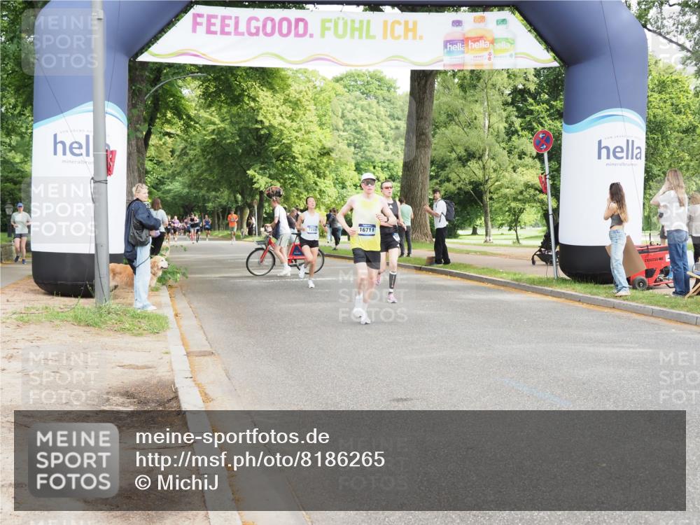 29.06.2025 - hella hamburg halbmarathon MichiJ http://msf.ph/oto/8186265 29.06.2025 10:18:46 Zwischen KM18-KM19 1827, 7389, 10486, 17374, 17428 meine-sportfotos.de