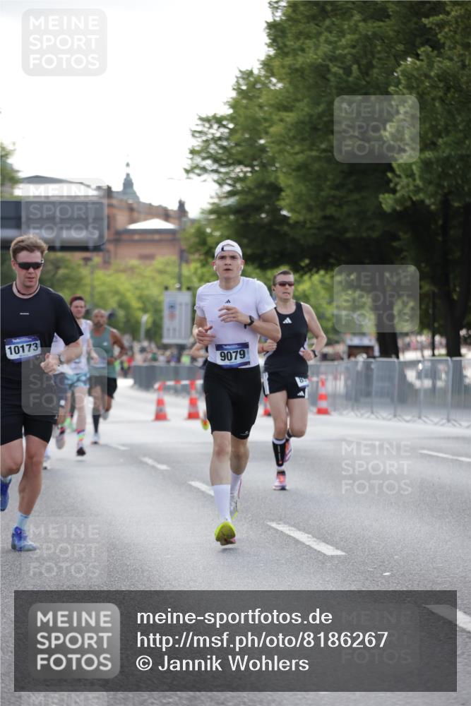 29.06.2025 - hella hamburg halbmarathon Jannik Wohlers http://msf.ph/oto/8186267 29.06.2025 09:43:49 Lombardsbrücke 1122, 1953, 5308, 5344, 7231, 7793, 8975, 9047, 9079, 10173, 10222, 10655, 10790, 13383, 13606, 15655 meine-sportfotos.de