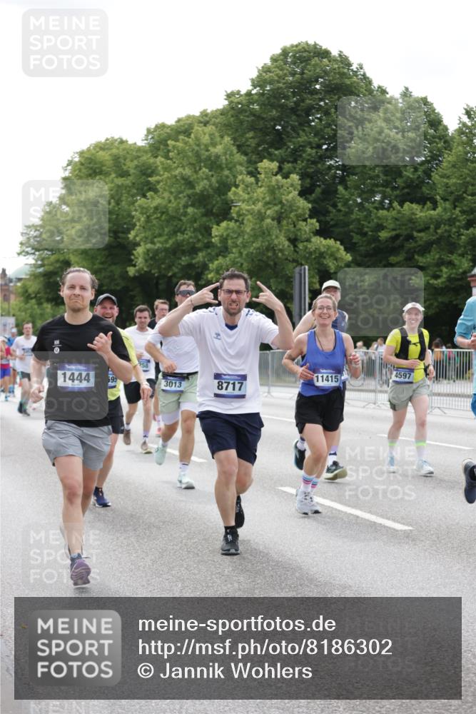 29.06.2025 - hella hamburg halbmarathon Jannik Wohlers http://msf.ph/oto/8186302 29.06.2025 10:23:35 Lombardsbrücke 1389, 1444, 1545, 2489, 3013, 3185, 4122, 4597, 4990, 5039, 5055, 5258, 5260, 5358, 5661, 5954, 7013, 7426, 8141, 8149, 8502, 8717, 9217, 9603, 11044, 11306, 11347, 11415, 11454, 13149, 15352, 17414, 17513, 17595, 18091, 18210, 18314, 18745, 18998, 19017 meine-sportfotos.de