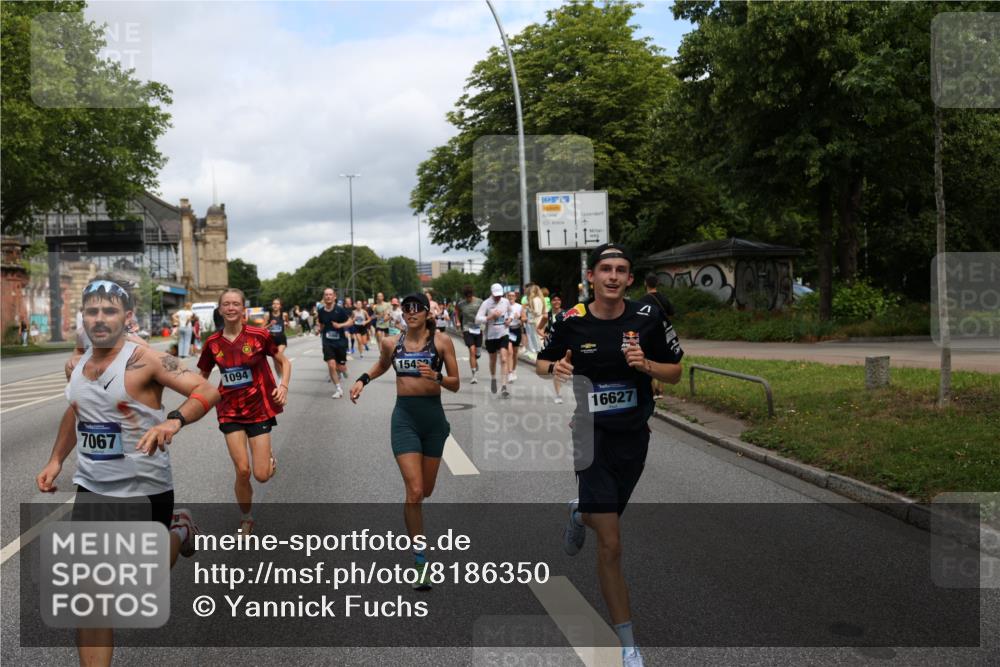 29.06.2025 - hella hamburg halbmarathon Yannick Fuchs http://msf.ph/oto/8186350 29.06.2025 10:43:36 20KM 1094, 1342, 1381, 1476, 2013, 2504, 2516, 2592, 2596, 2706, 2878, 2889, 2937, 3060, 3692, 4017, 4832, 5460, 5705, 6158, 7067, 7297, 7332, 8112, 8437, 8821, 9038, 9126, 9200, 9213, 9463, 9619, 9649, 9695, 9924, 9965, 10184, 11340, 11519, 11579, 11779, 11819, 11977, 12035, 12094, 12271, 12421, 12670, 13233, 13688, 13690, 14526, 15422, 15523, 16114, 16627, 16653, 16731, 16891, 17173, 17753, 18058, 18842, 18926, 19109 meine-sportfotos.de