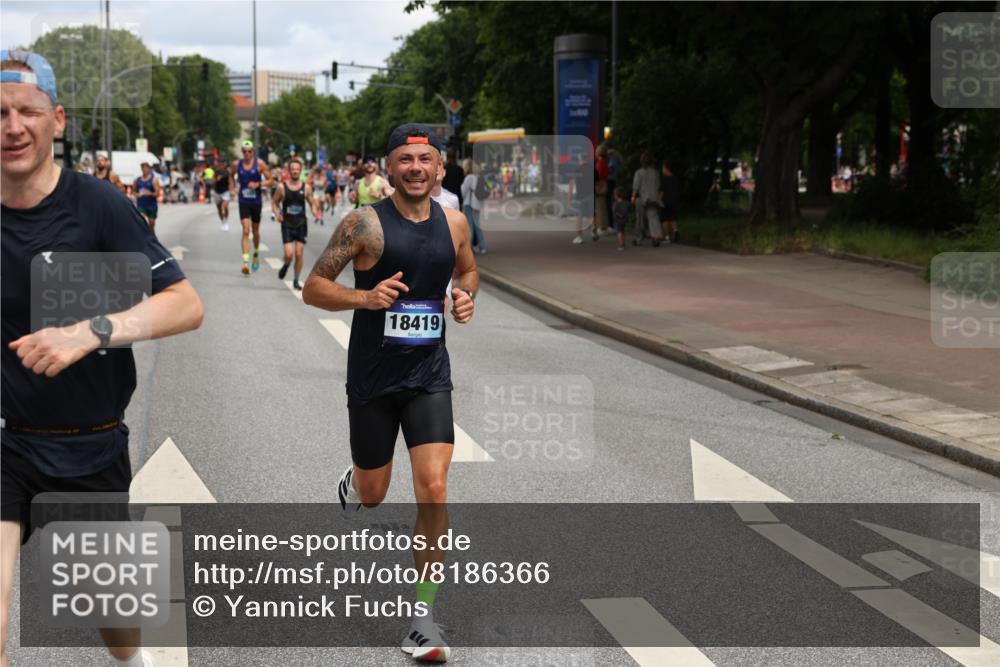 29.06.2025 - hella hamburg halbmarathon Yannick Fuchs http://msf.ph/oto/8186366 29.06.2025 10:29:48 20KM 1217, 1562, 4740, 5269, 5554, 6704, 7466, 7867, 7972, 8395, 8864, 8901, 10771, 11559, 12204, 12369, 12751, 14603, 14629, 14952, 15390, 15391, 15991, 16140, 16177, 16695, 16712, 16811, 16963, 16964, 17022, 17643, 17826, 18183, 18220, 18419, 19022 meine-sportfotos.de