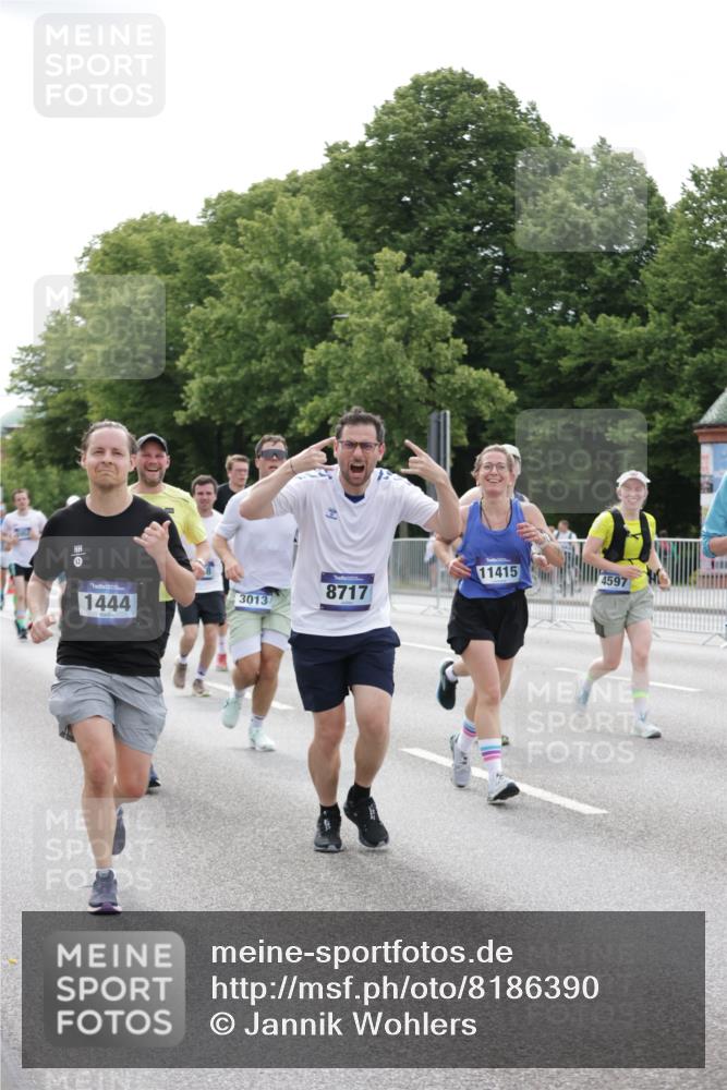29.06.2025 - hella hamburg halbmarathon Jannik Wohlers http://msf.ph/oto/8186390 29.06.2025 10:23:35 Lombardsbrücke 1389, 1444, 1545, 2489, 3013, 3185, 4122, 4597, 4990, 5039, 5055, 5258, 5260, 5358, 5661, 5954, 7013, 7426, 8141, 8149, 8502, 8717, 9217, 9603, 11044, 11306, 11347, 11415, 11454, 13149, 15352, 17414, 17513, 17595, 18091, 18210, 18314, 18745, 18998, 19017 meine-sportfotos.de