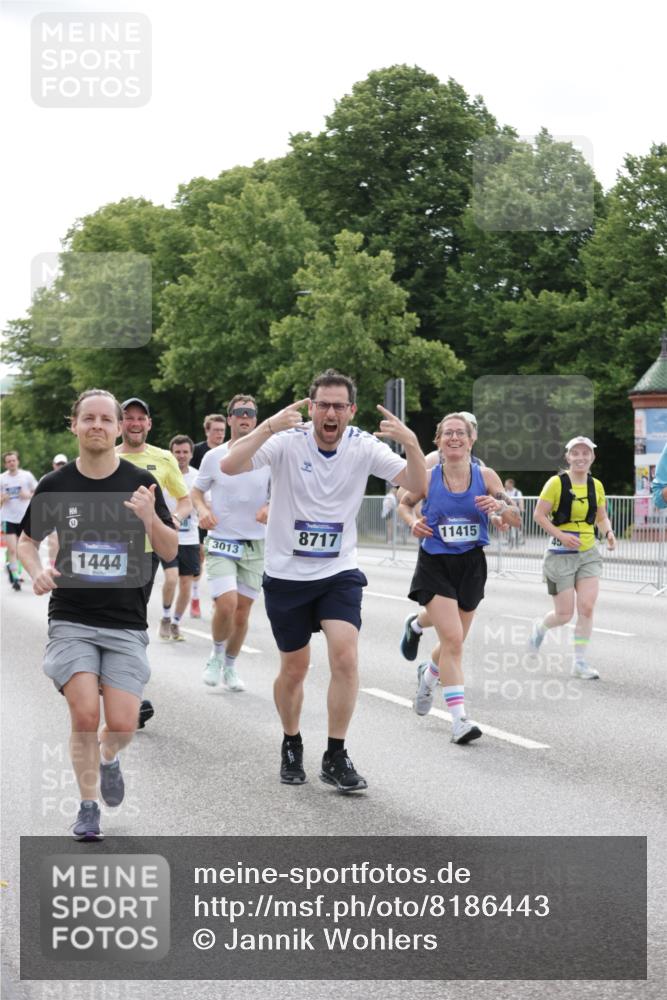 29.06.2025 - hella hamburg halbmarathon Jannik Wohlers http://msf.ph/oto/8186443 29.06.2025 10:23:35 Lombardsbrücke 1389, 1444, 1545, 2489, 3013, 3185, 4122, 4597, 4990, 5039, 5055, 5258, 5260, 5358, 5661, 5954, 7013, 7426, 8141, 8149, 8502, 8717, 9217, 9603, 11044, 11306, 11347, 11415, 11454, 13149, 15352, 17414, 17513, 17595, 18091, 18210, 18314, 18745, 18998, 19017 meine-sportfotos.de