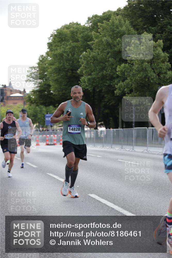 29.06.2025 - hella hamburg halbmarathon Jannik Wohlers http://msf.ph/oto/8186461 29.06.2025 09:43:55 Lombardsbrücke 1122, 2879, 5344, 7231, 7793, 8975, 9047, 9079, 10106, 10173, 10655, 10790, 11877, 14828, 15655, 16118, 17258 meine-sportfotos.de