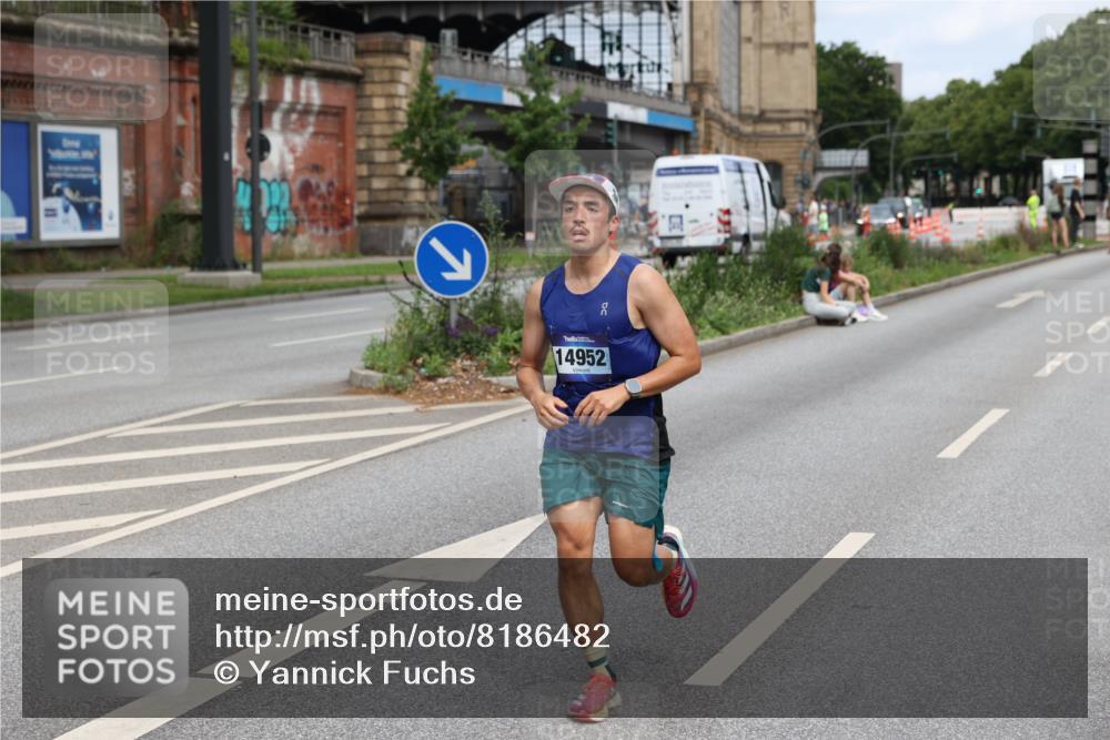 29.06.2025 - hella hamburg halbmarathon Yannick Fuchs http://msf.ph/oto/8186482 29.06.2025 10:29:55 20KM 57, 1217, 1344, 1562, 4740, 4944, 5269, 5554, 6704, 7466, 7867, 8901, 10771, 11559, 11898, 12204, 12369, 12751, 14603, 14629, 14952, 15390, 15391, 15991, 16140, 16177, 16695, 16811, 16963, 16964, 17022, 17643, 17826, 18183, 18220, 18237, 18419 meine-sportfotos.de