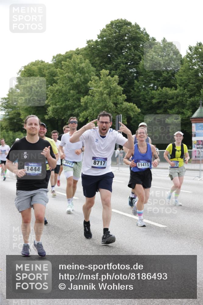29.06.2025 - hella hamburg halbmarathon Jannik Wohlers http://msf.ph/oto/8186493 29.06.2025 10:23:35 Lombardsbrücke 1389, 1444, 1545, 2489, 3013, 3185, 4122, 4597, 4990, 5039, 5055, 5258, 5260, 5358, 5661, 5954, 7013, 7426, 8141, 8149, 8502, 8717, 9217, 9603, 11044, 11306, 11347, 11415, 11454, 13149, 15352, 17414, 17513, 17595, 18091, 18210, 18314, 18745, 18998, 19017 meine-sportfotos.de